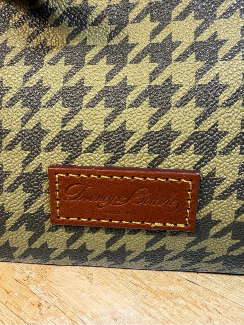 Dooney & Bourke Houndstooth Zip Pouch / Wristlet Cosmetic Bag 💼 - Picture 2 of 10